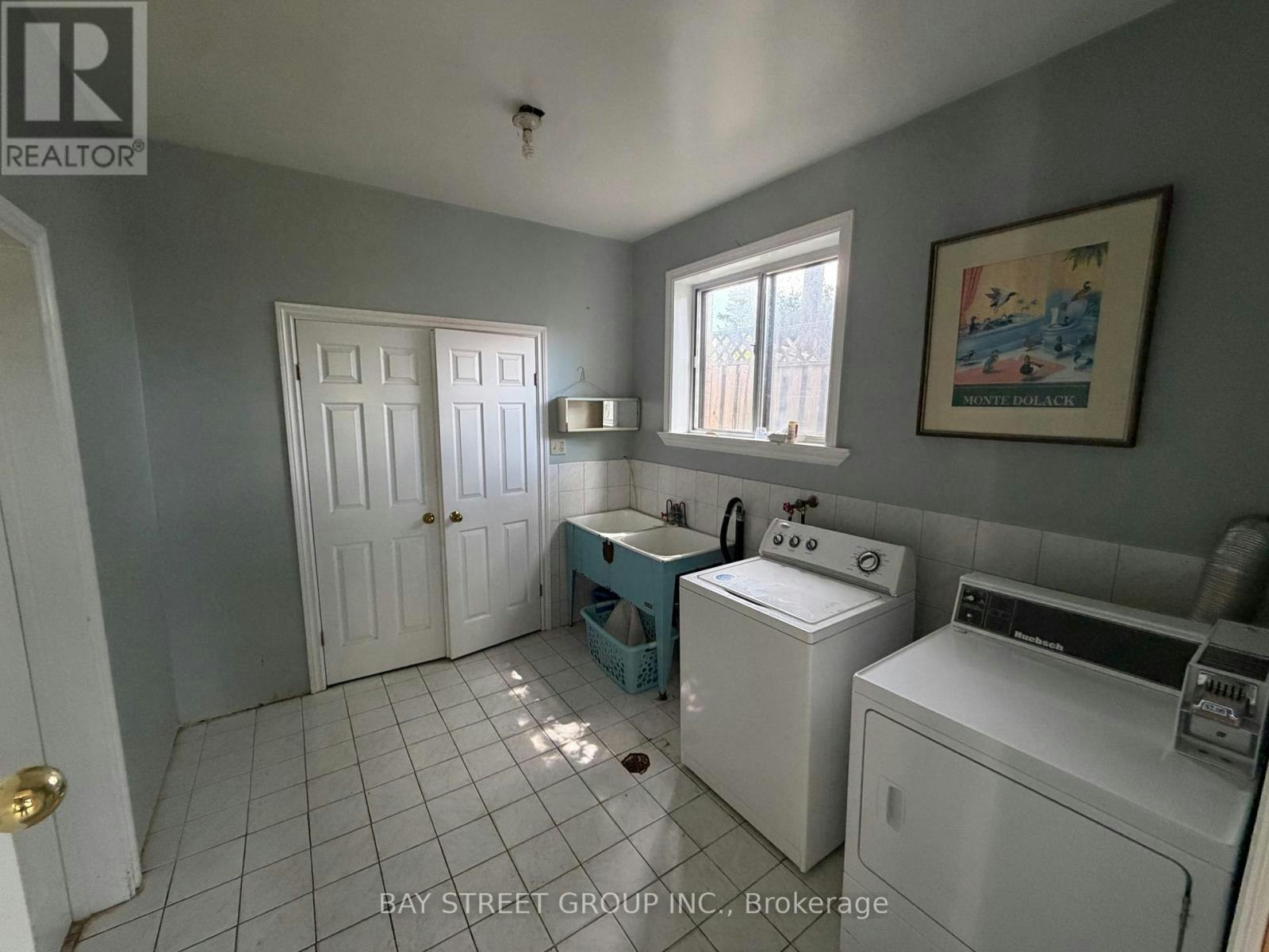 10 Benalto Road, Toronto, ON, M6A 2R8 - 5