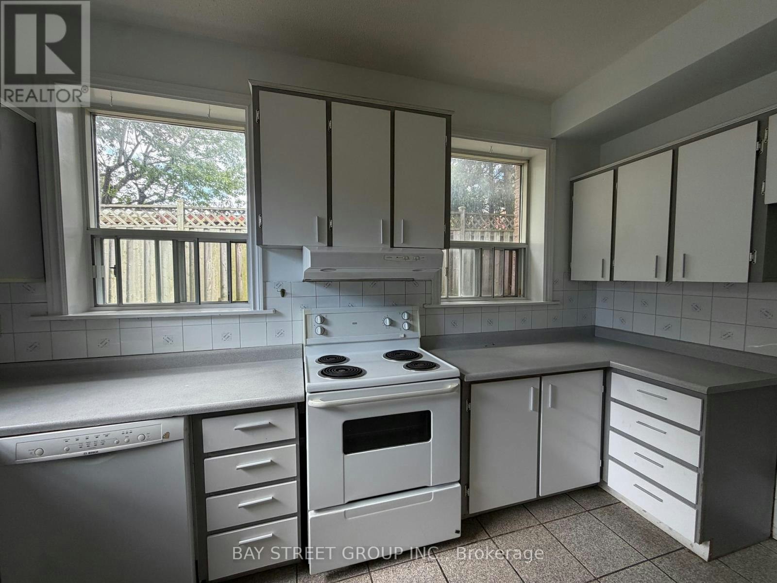 10 Benalto Road, Toronto, ON, M6A 2R8 - 3