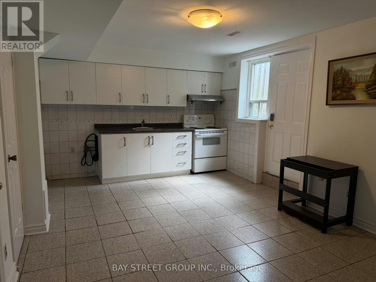 10 Benalto Road, Toronto, ON, M6A 2R8 - 12