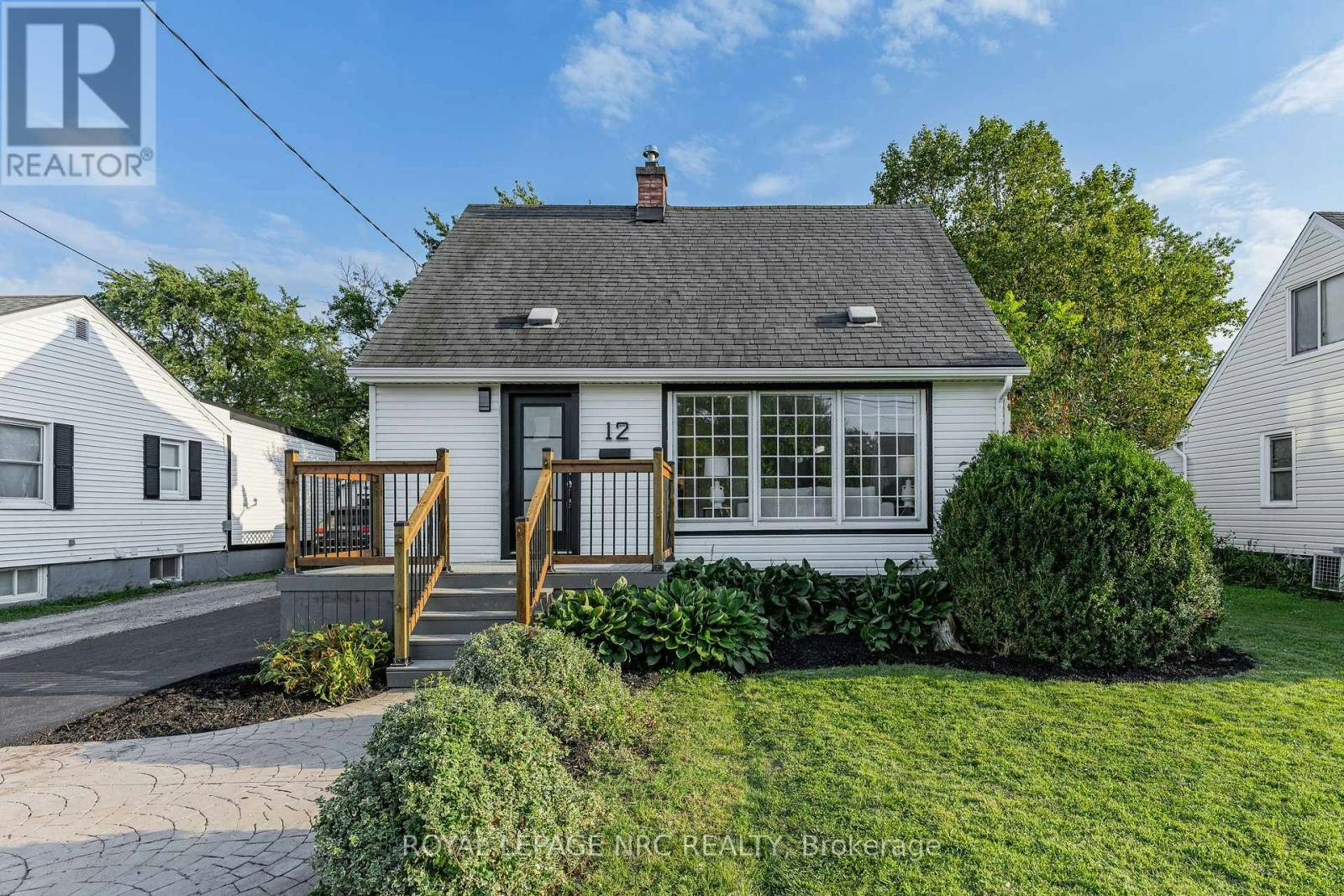 12 Admiral Road, St. Catharines, ON, L2P 1G5