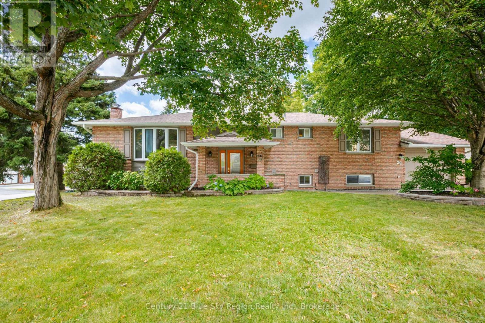 29 Carriage Crescent, North Bay, ON, P1C 1G5