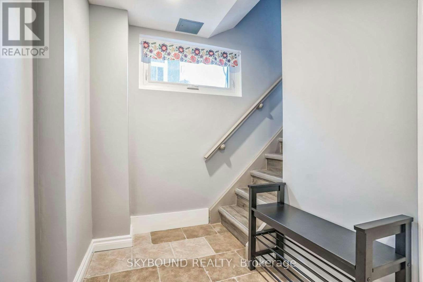3614 Holden (Unit 1 Crescent, Mississauga, ON, L5A 2V8 - 3