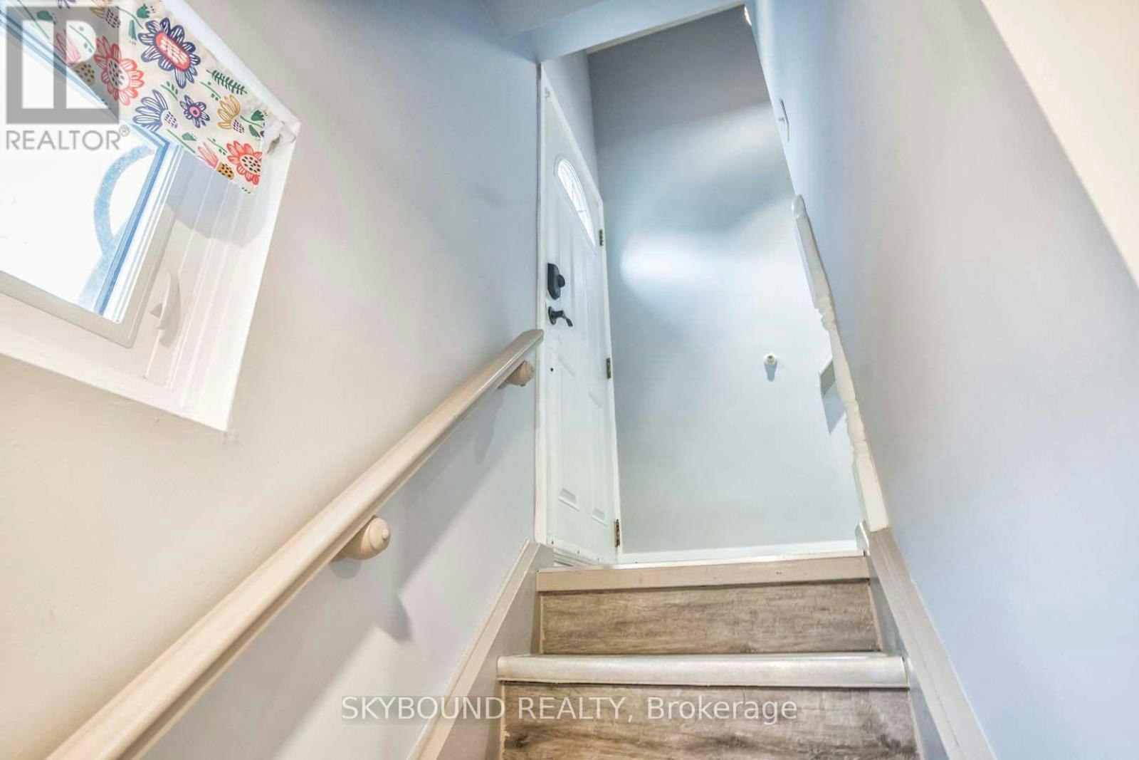 3614 Holden (Unit 1 Crescent, Mississauga, ON, L5A 2V8 - 2
