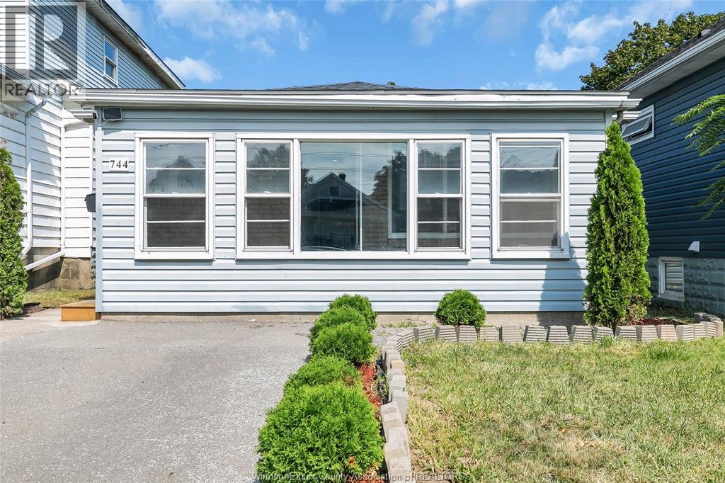744 Mckay Avenue, Windsor, ON, N9B 2A1