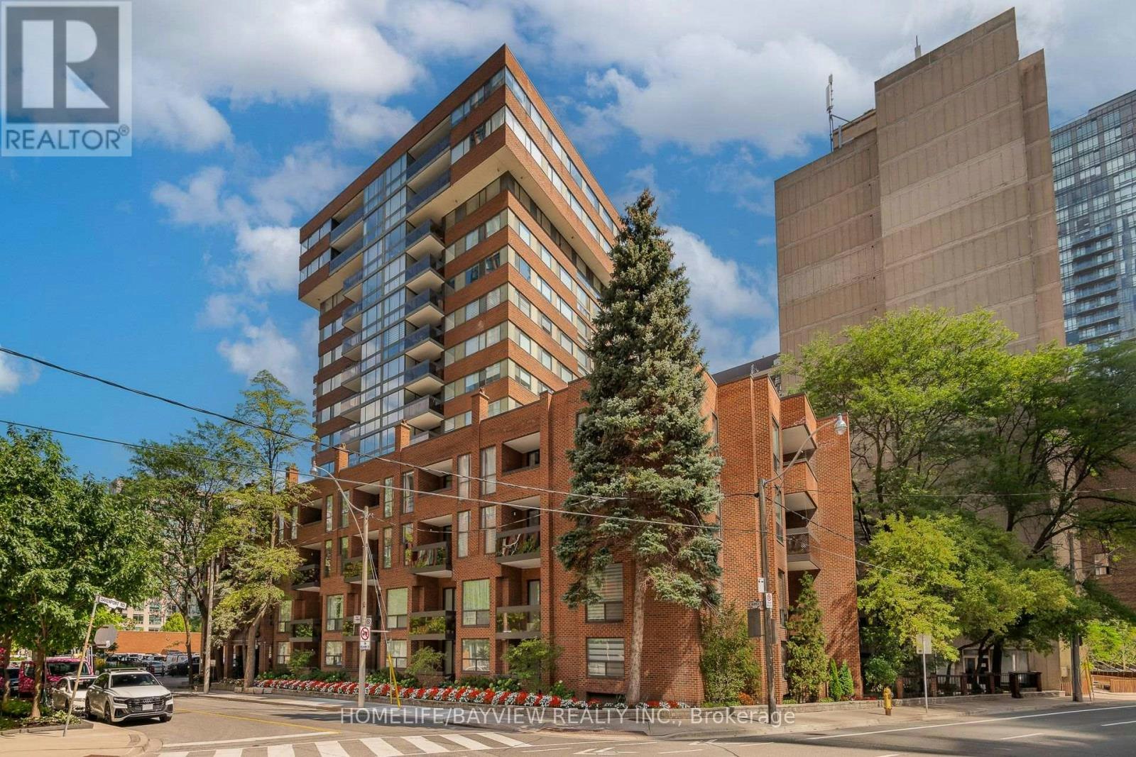 108-15 Mcmurrich Street, Toronto, ON, M5R 3M6