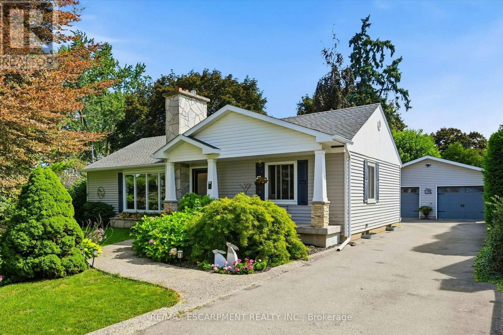 6 Kerman Avenue, Grimsby, ON, L3M 3W4