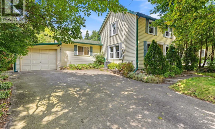 361 Dundas Street E