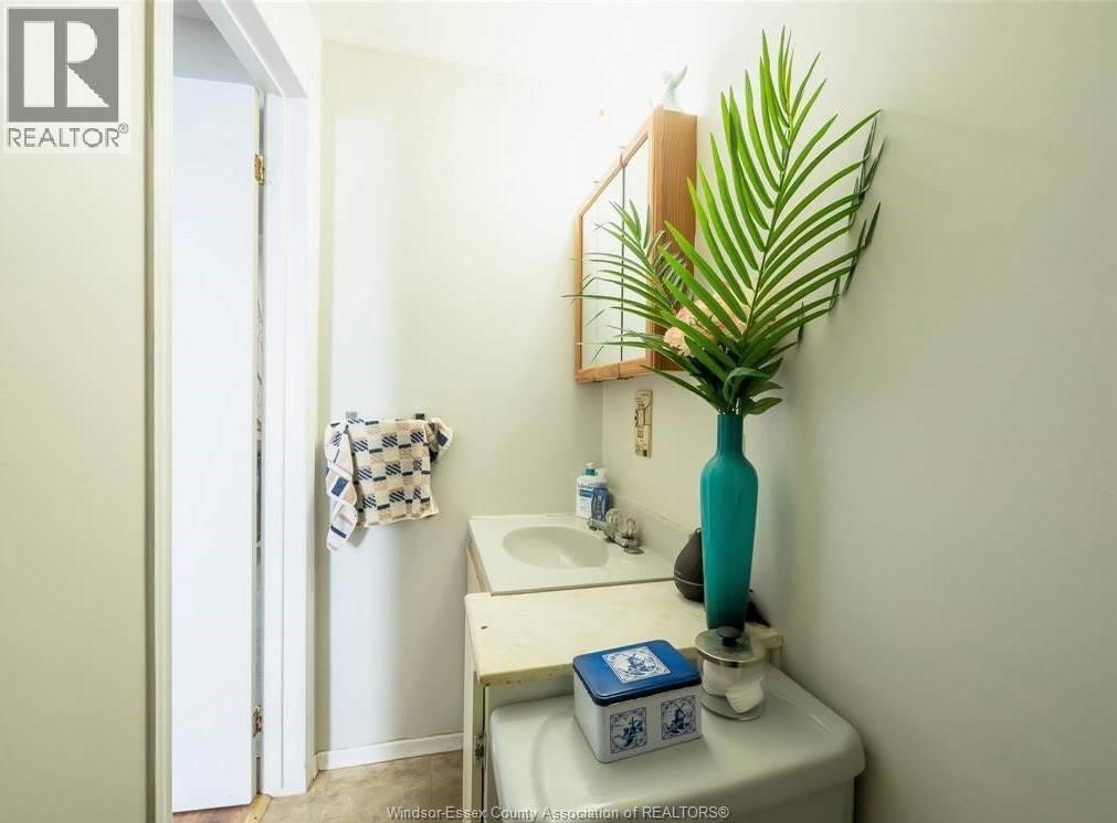 MAIN-1064 Monmouth, Windsor, ON, N8Y 3L7 - 3
