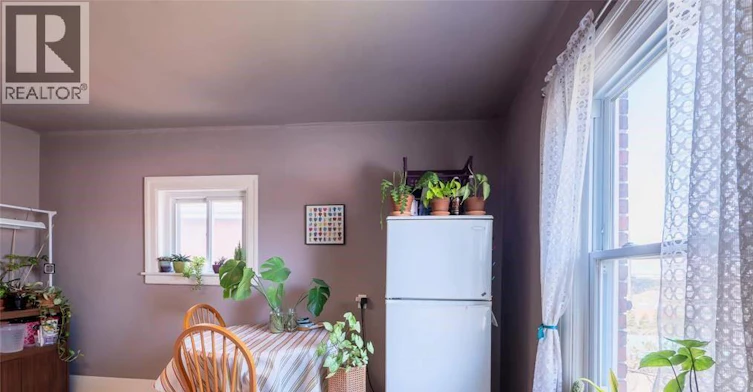 MAIN-1064 Monmouth, Windsor, ON, N8Y 3L7 - 4
