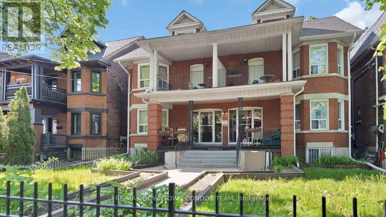 102-5 Thornburn Avenue, Toronto, ON, M6K 1C4 - 2