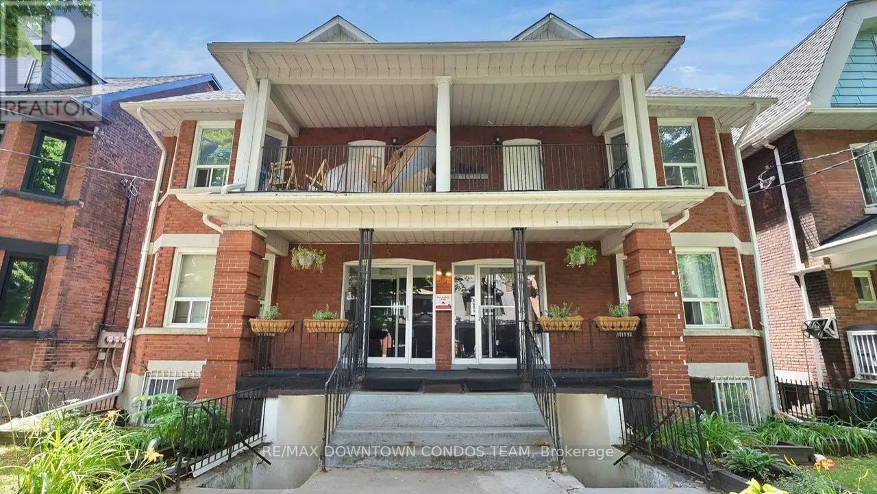 102-5 Thornburn Avenue, Toronto, ON, M6K 1C4