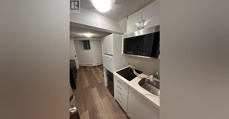 102-5 Thornburn Avenue, Toronto, ON, M6K 1C4 - 5