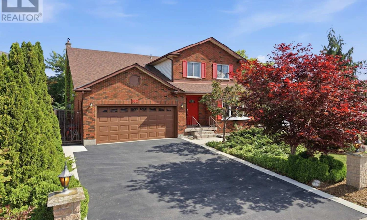 102 Trenholme Crescent