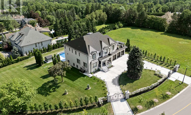 731 Woodland Acres Crescent