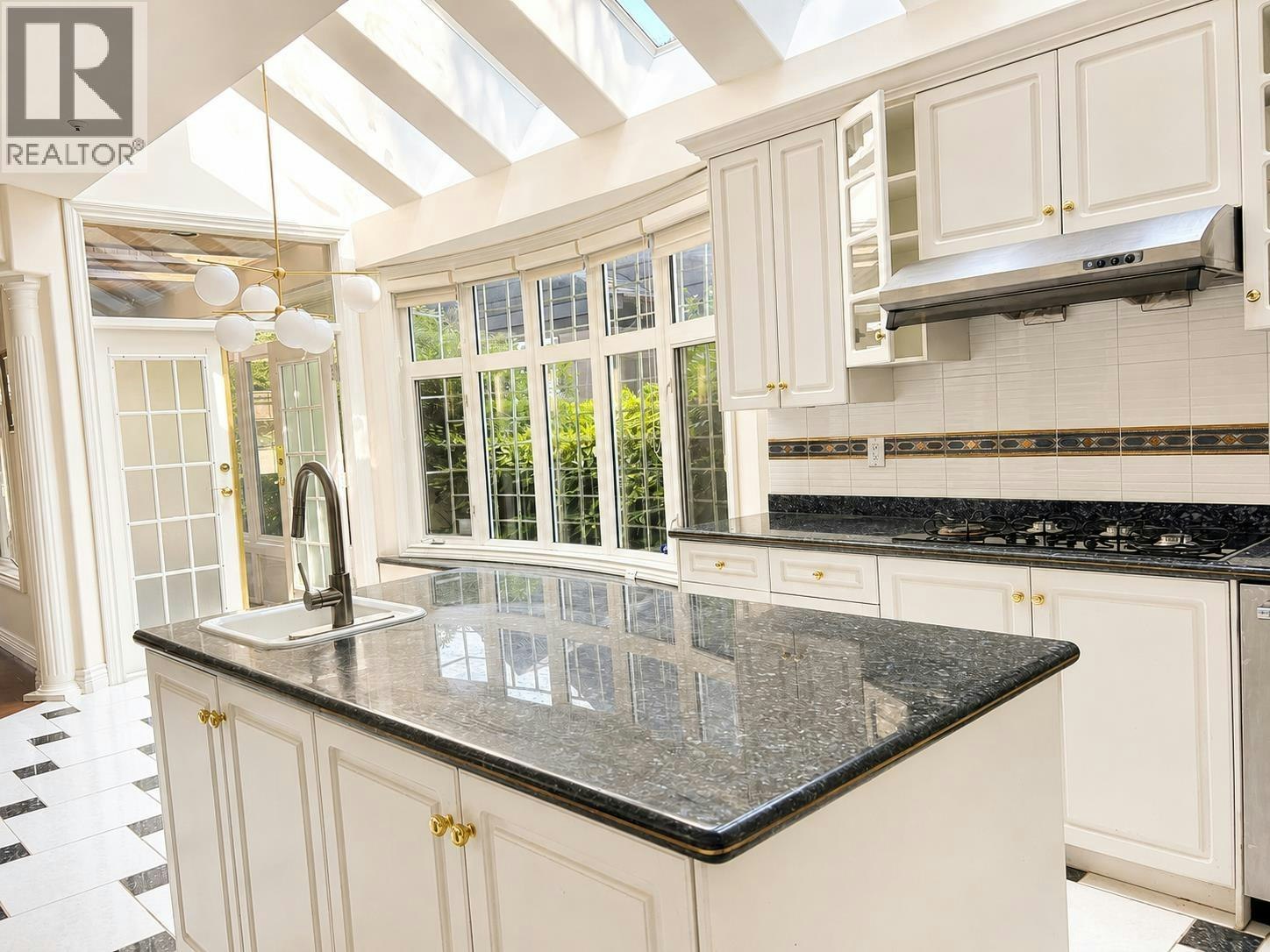 7288 Wiltshire Street, Vancouver, BC, V6P 5H5 - 2