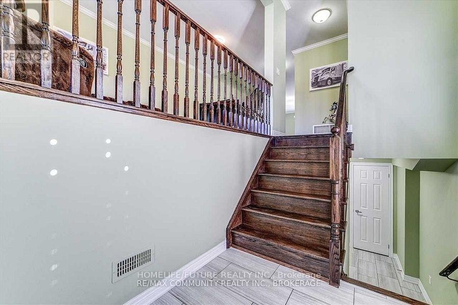 84 Wimbledon Court, Whitby, ON, L1P 0A6 - 3