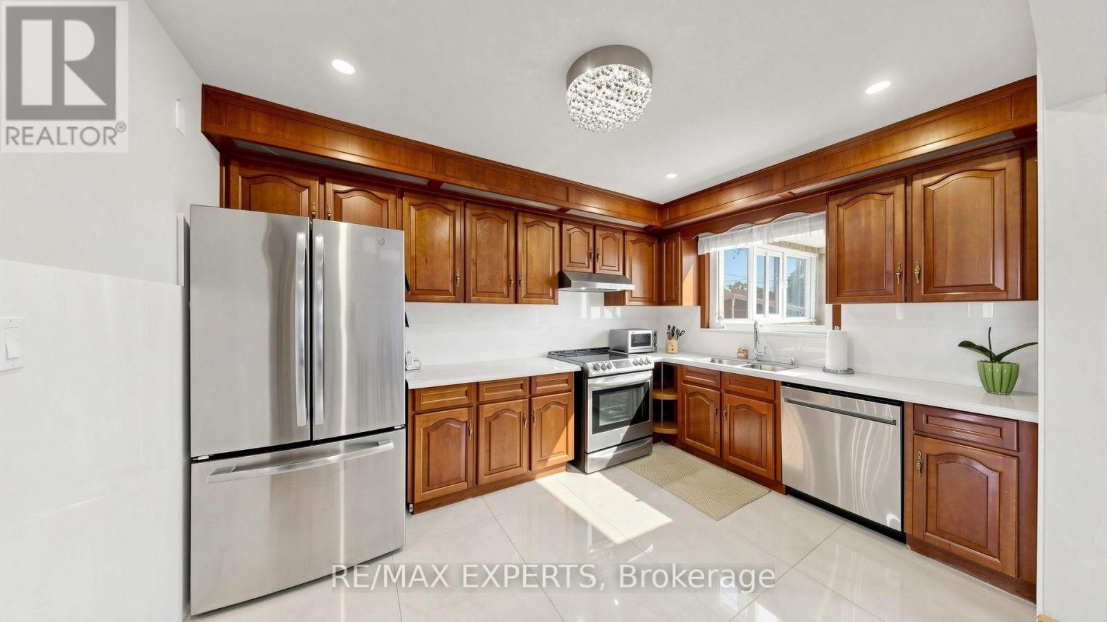 145 Gloucester Grove, Toronto, ON, M6C 2A9 - 16