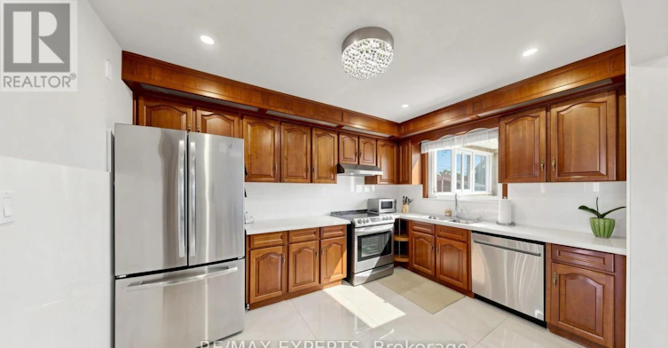 145 Gloucester Grove, Toronto, ON, M6C 2A9 - 16