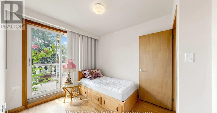 145 Gloucester Grove, Toronto, ON, M6C 2A9 - 24