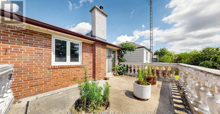 145 Gloucester Grove, Toronto, ON, M6C 2A9 - 40