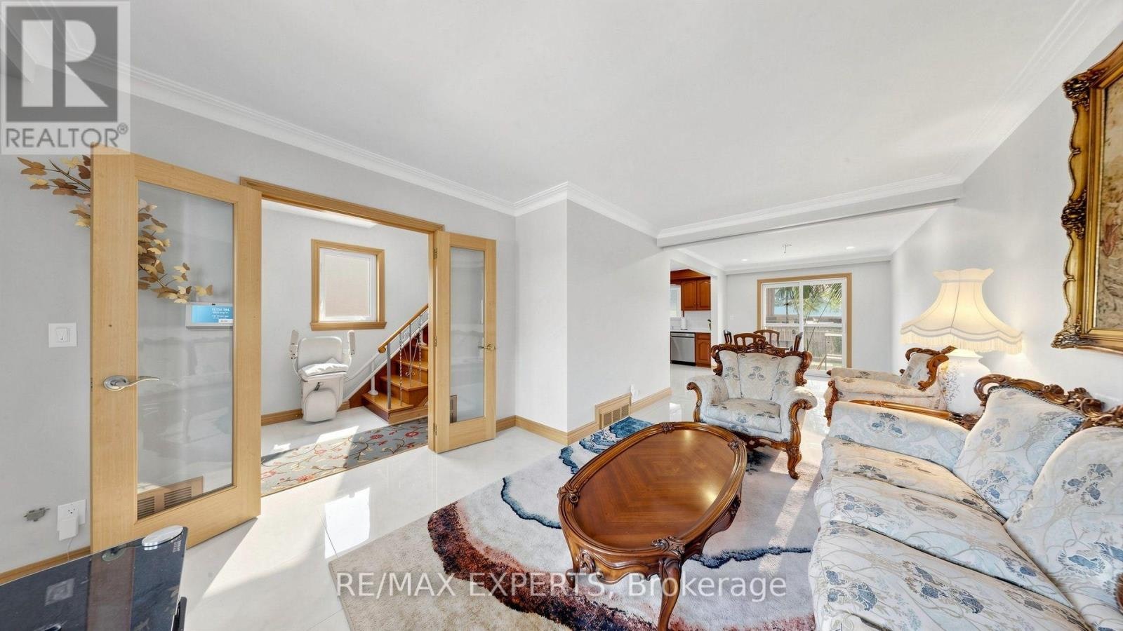 145 Gloucester Grove, Toronto, ON, M6C 2A9 - 7