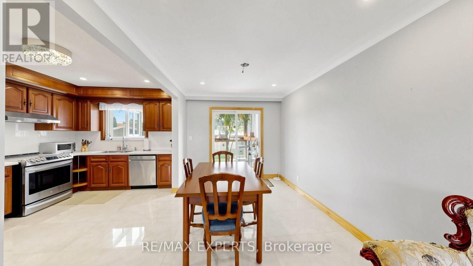 145 Gloucester Grove, Toronto, ON, M6C 2A9 - 10
