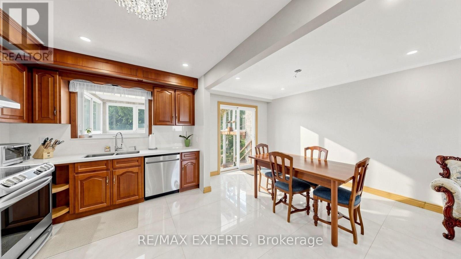 145 Gloucester Grove, Toronto, ON, M6C 2A9 - 17