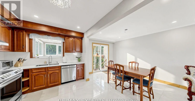 145 Gloucester Grove, Toronto, ON, M6C 2A9 - 17
