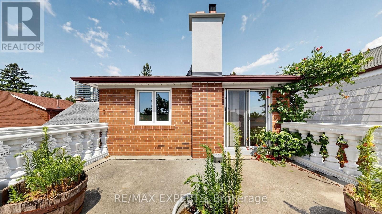 145 Gloucester Grove, Toronto, ON, M6C 2A9 - 41
