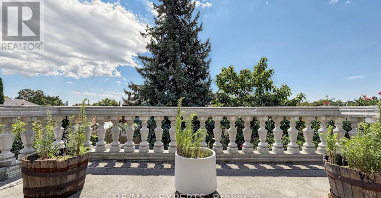 145 Gloucester Grove, Toronto, ON, M6C 2A9 - 44