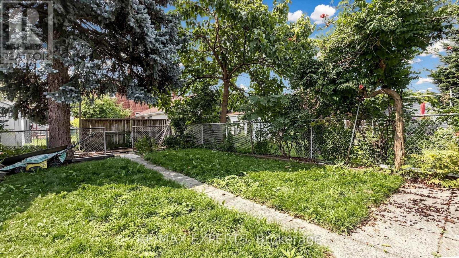 145 Gloucester Grove, Toronto, ON, M6C 2A9 - 49