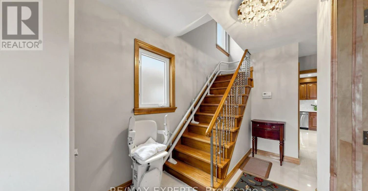 145 Gloucester Grove, Toronto, ON, M6C 2A9 - 19