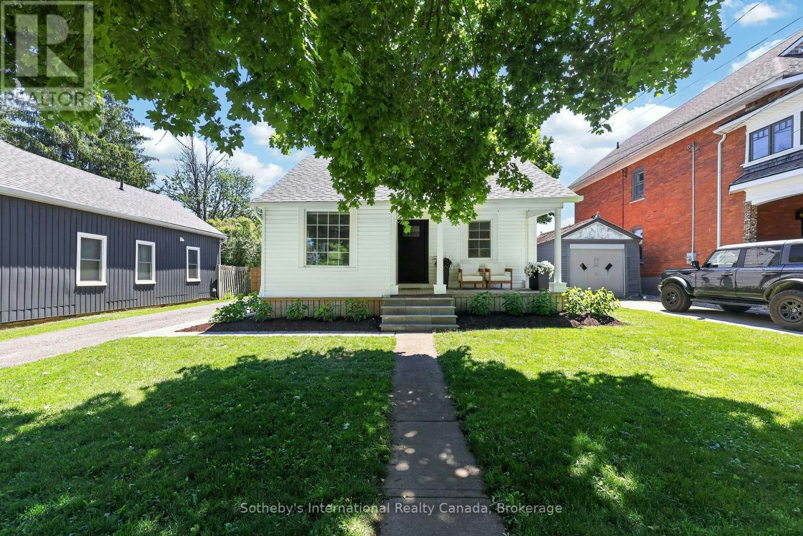 131 Bruce Street S, Blue Mountains, ON, N0H 2P0