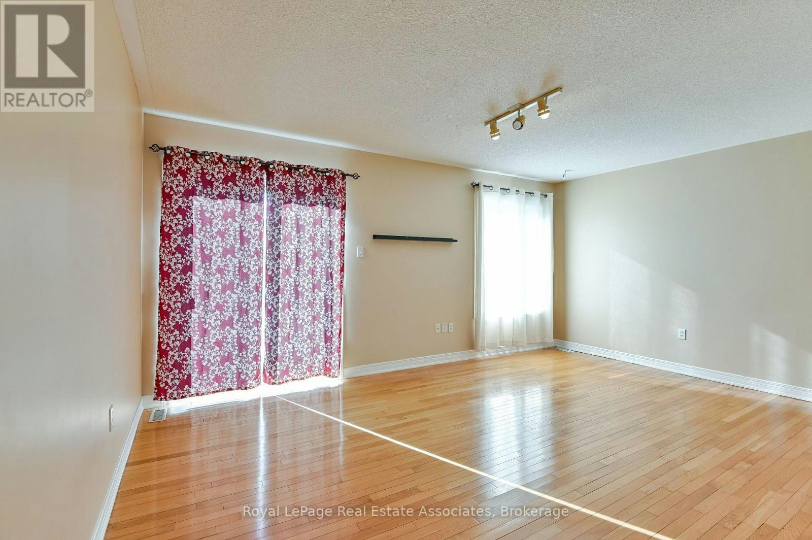 354 Oaktree Circle, Mississauga, ON, L5W 1V6 - 6