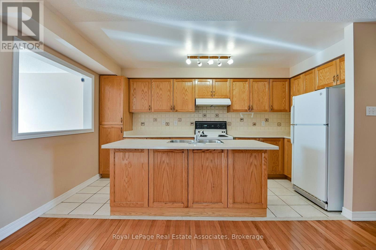 354 Oaktree Circle, Mississauga, ON, L5W 1V6 - 8