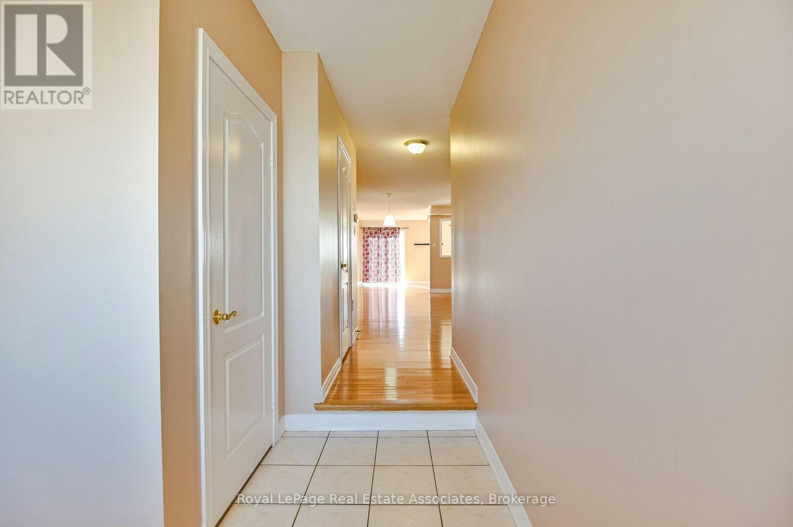 354 Oaktree Circle, Mississauga, ON, L5W 1V6 - 2
