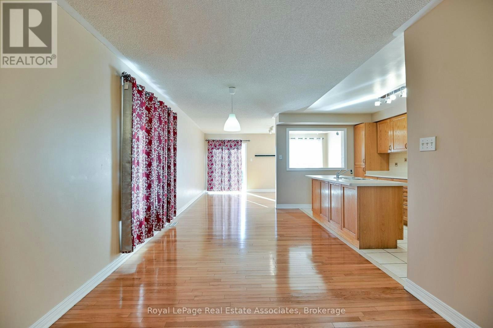 354 Oaktree Circle, Mississauga, ON, L5W 1V6 - 4