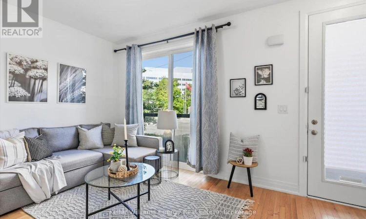 65-721 Lawrence Avenue W