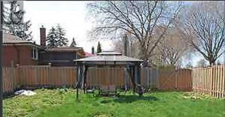 6 Barnes Crescent, Toronto, ON, M1G 1Z9 - 8