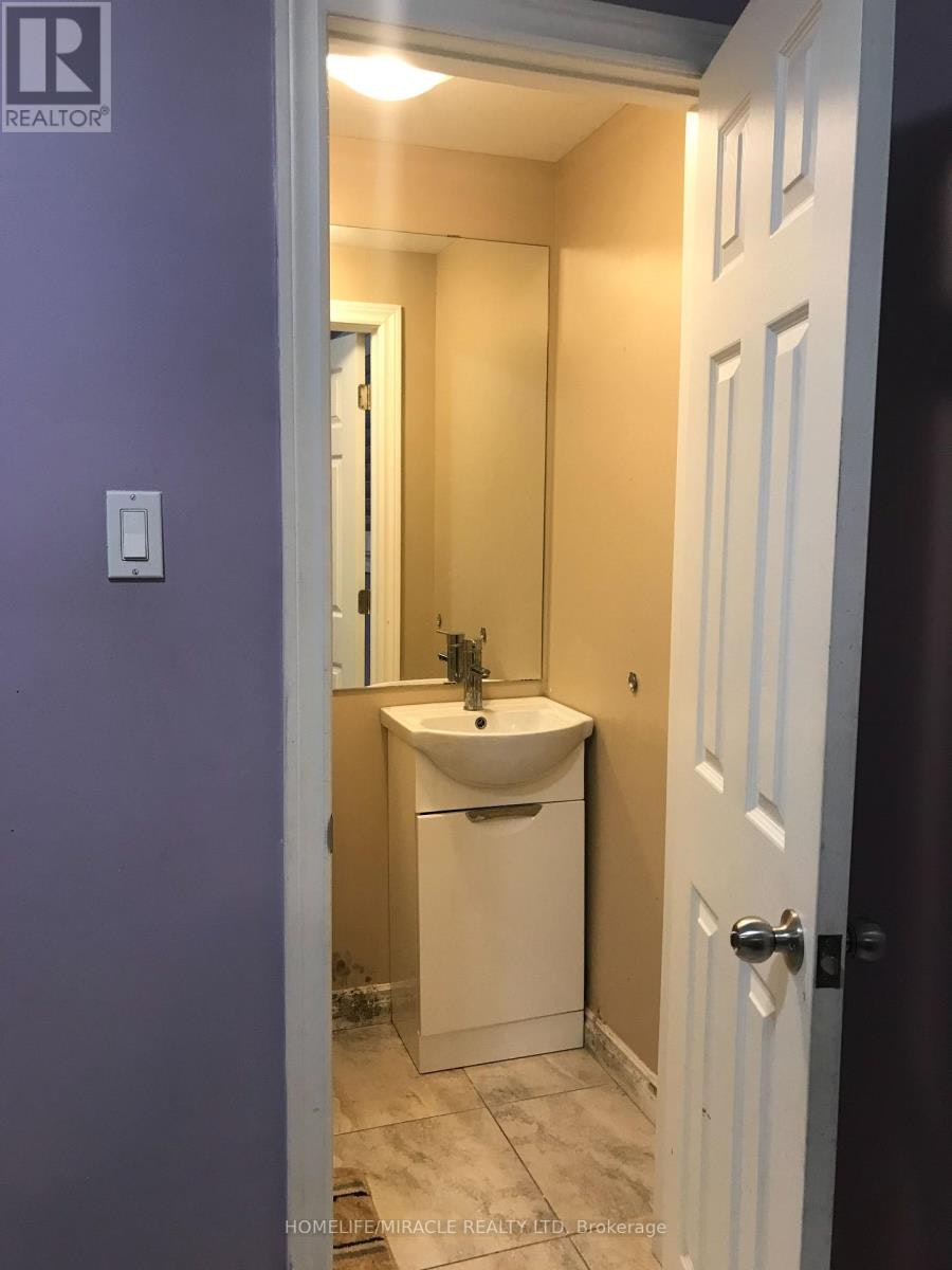 6 Barnes Crescent, Toronto, ON, M1G 1Z9 - 7