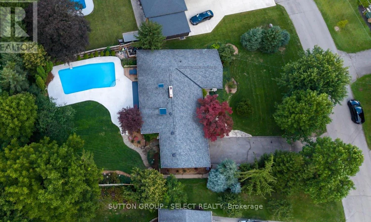10 Northcrest Drive