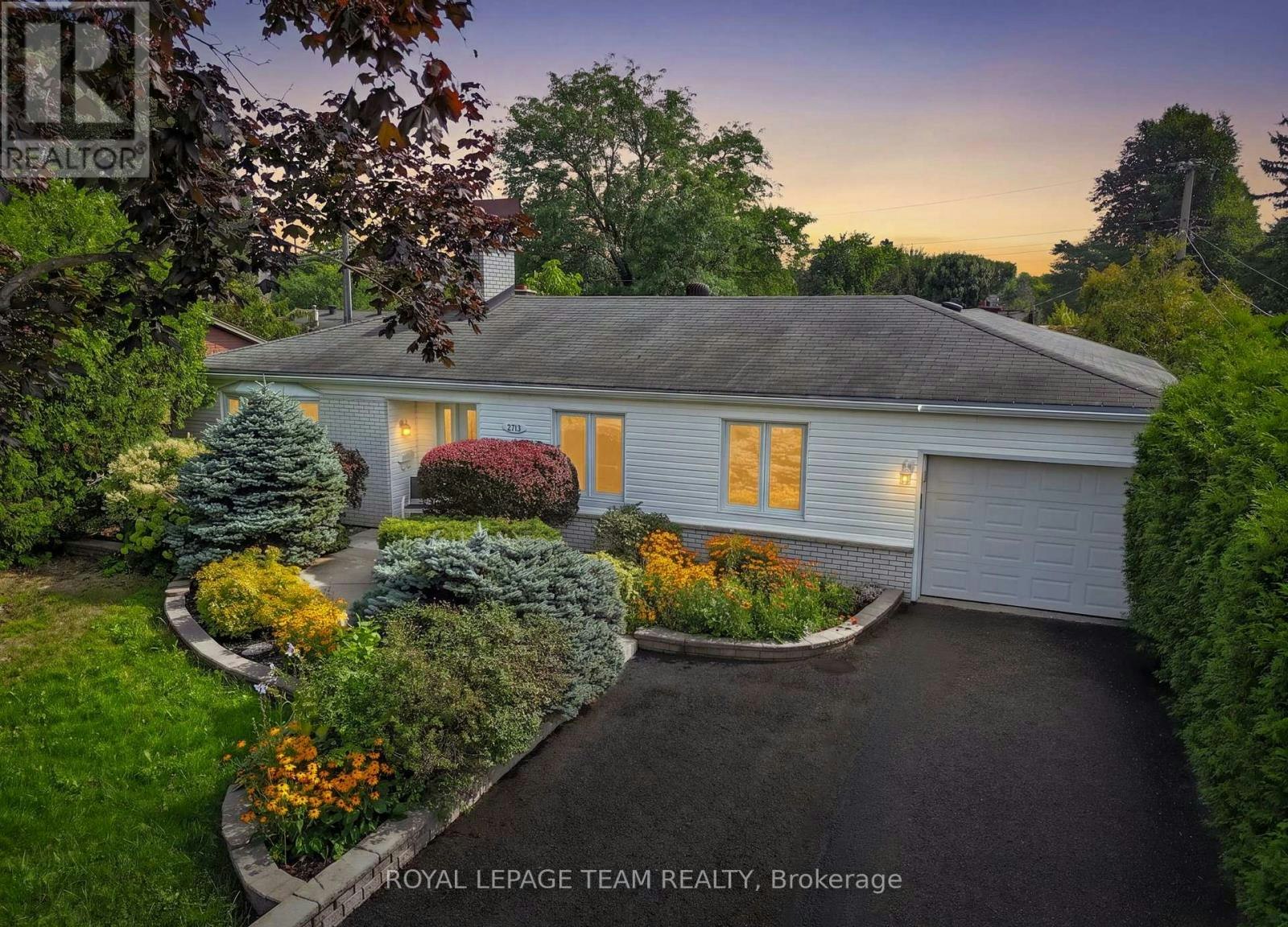 2713 Dupont Street, Ottawa, ON, K1V 8N2