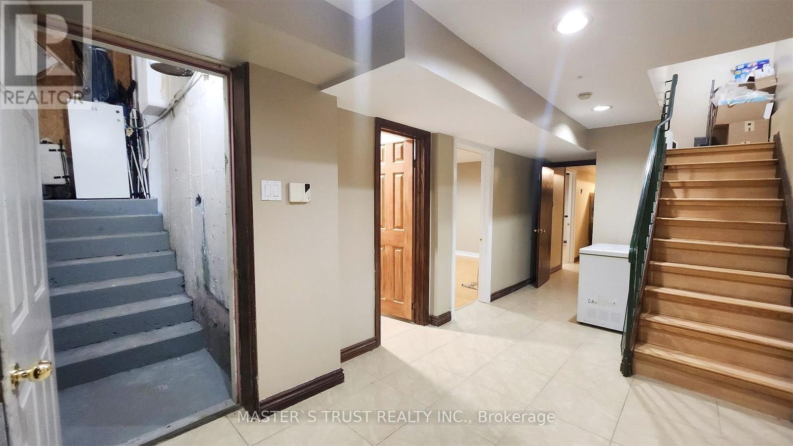 9 Springer Drive, Richmond Hill, ON, L4C 0E9 - 6
