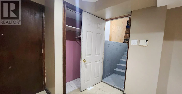 9 Springer Drive, Richmond Hill, ON, L4C 0E9 - 4