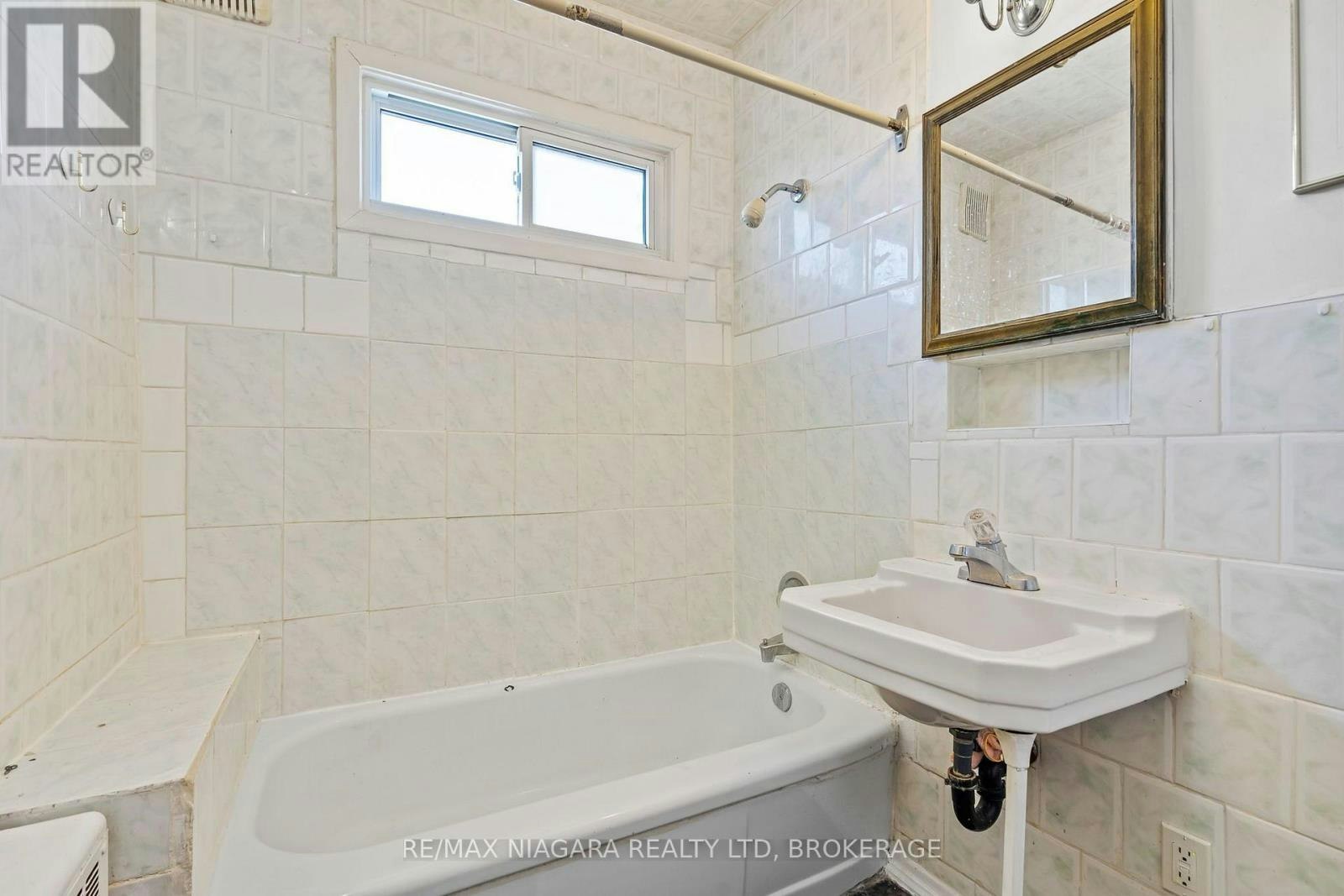 UPPER-73 Hillview Road, St. Catharines, ON, L2S 1S8 - 6