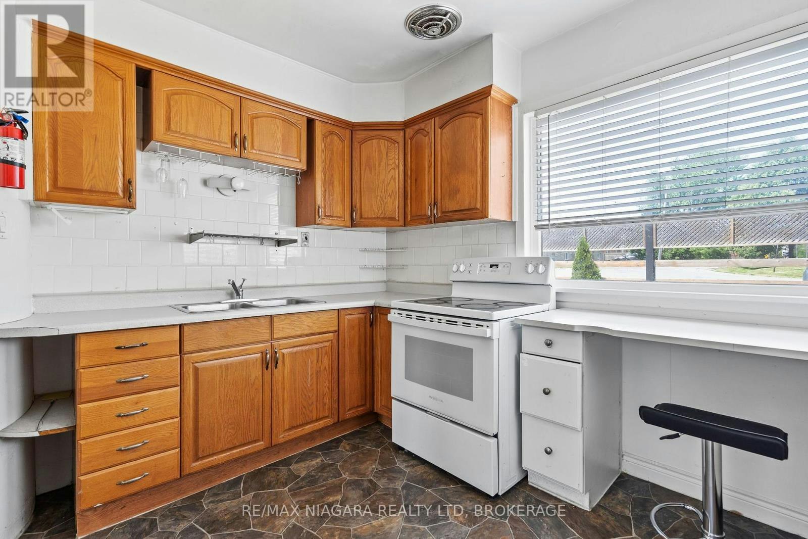 UPPER-73 Hillview Road, St. Catharines, ON, L2S 1S8 - 9