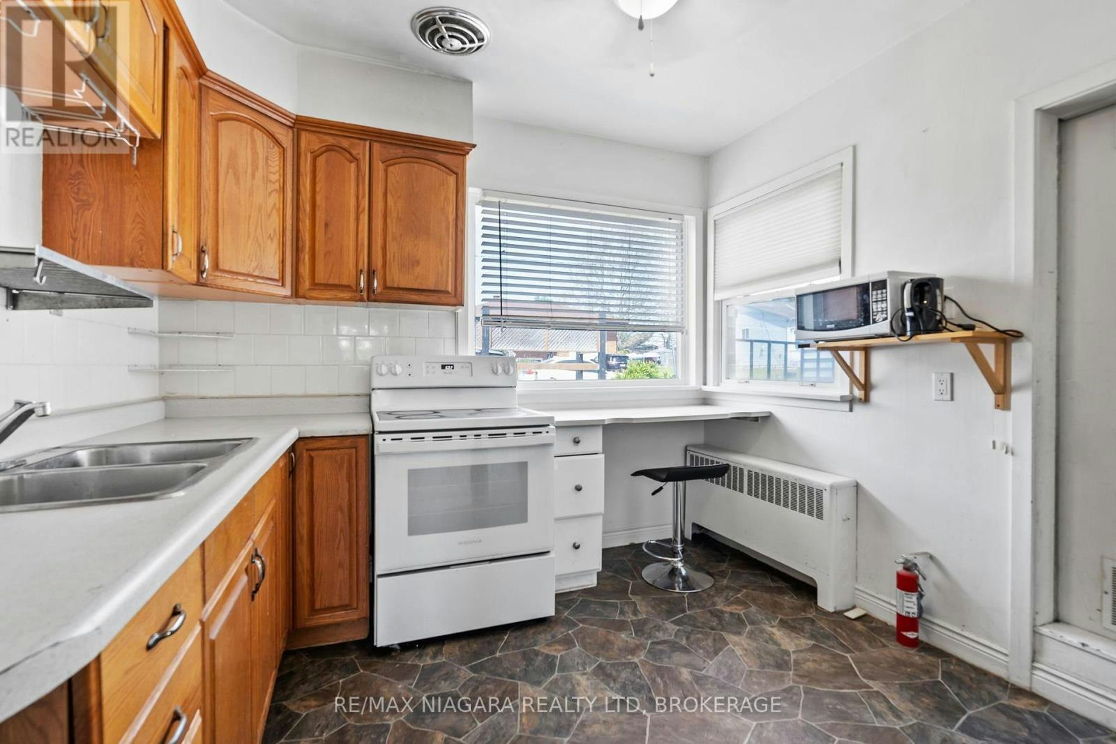 UPPER-73 Hillview Road, St. Catharines, ON, L2S 1S8 - 8
