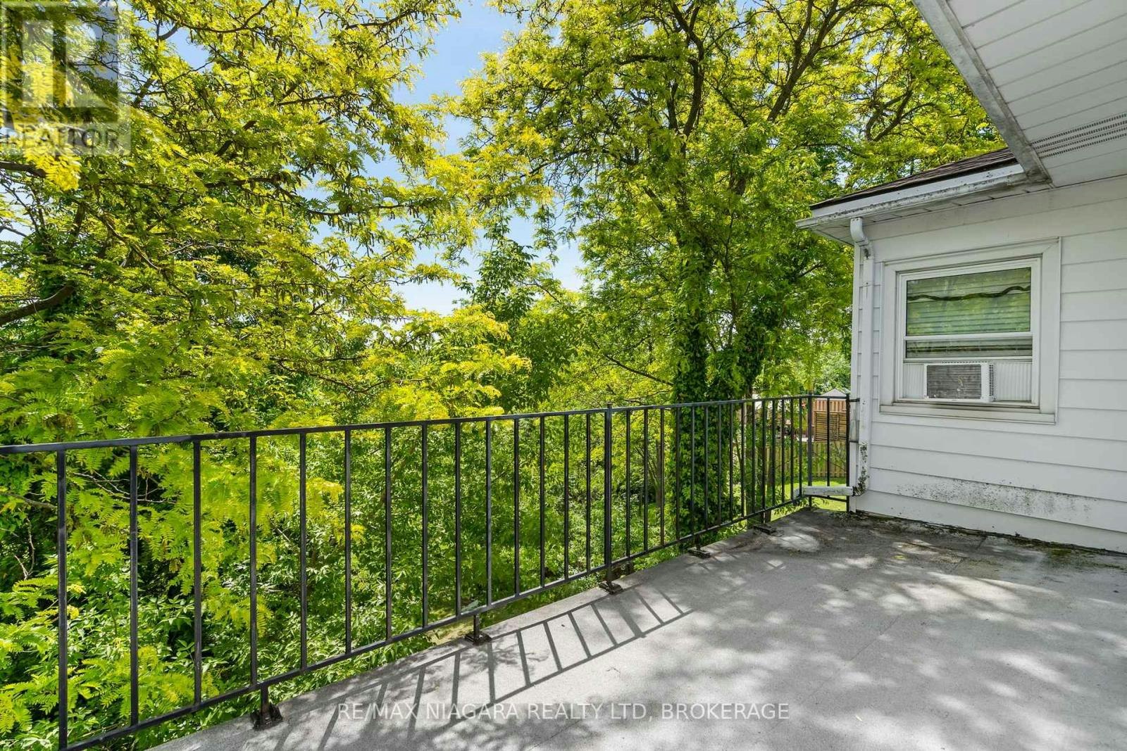 UPPER-73 Hillview Road, St. Catharines, ON, L2S 1S8 - 12