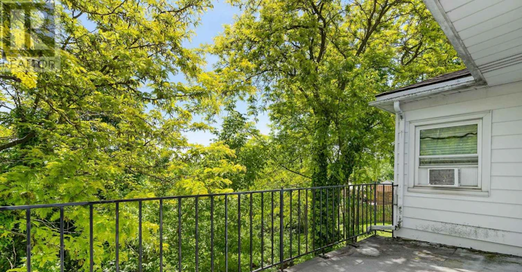 UPPER-73 Hillview Road, St. Catharines, ON, L2S 1S8 - 12