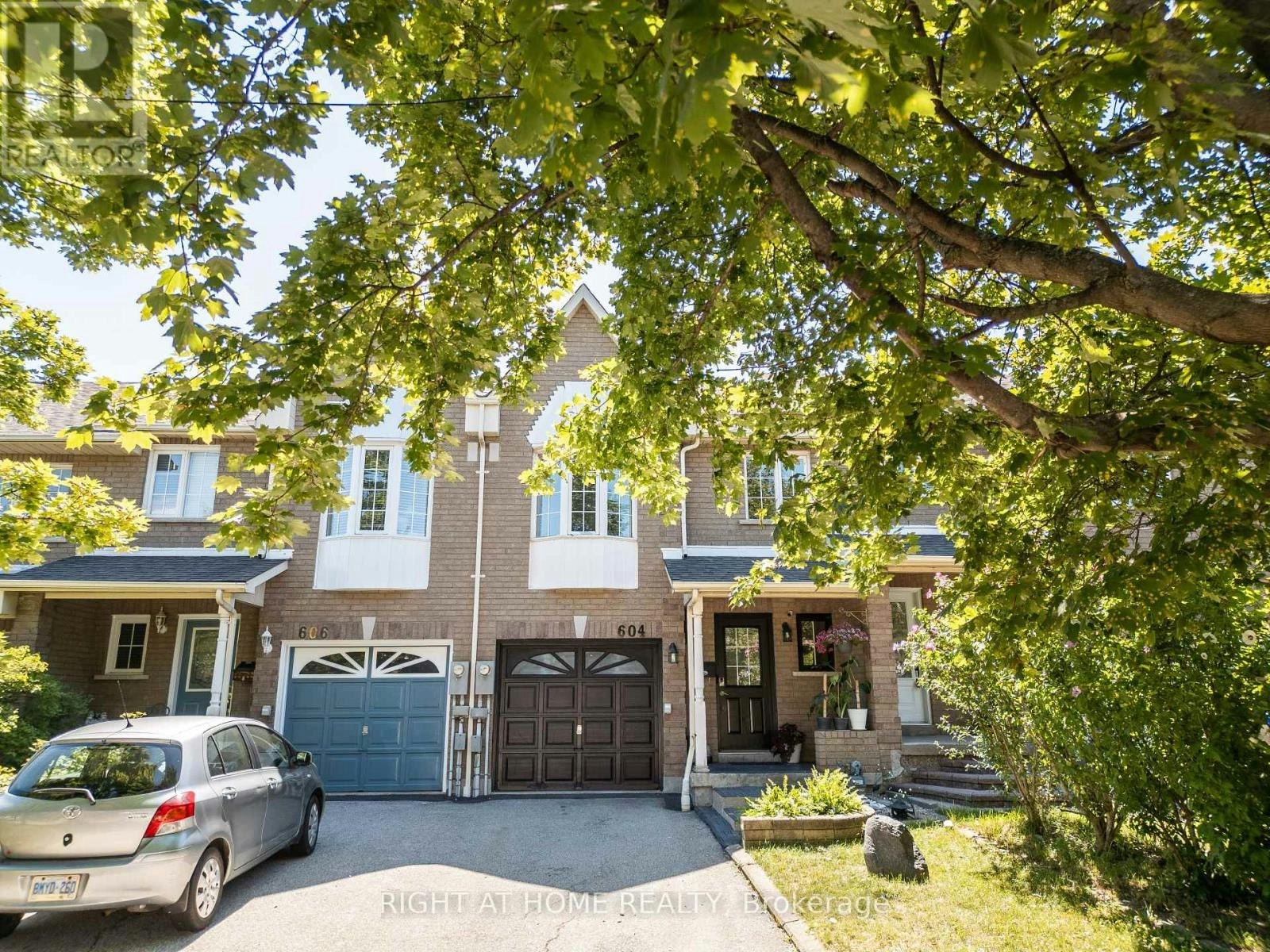 604 Lumberton Crescent, Mississauga, ON, L4Z 3Z6